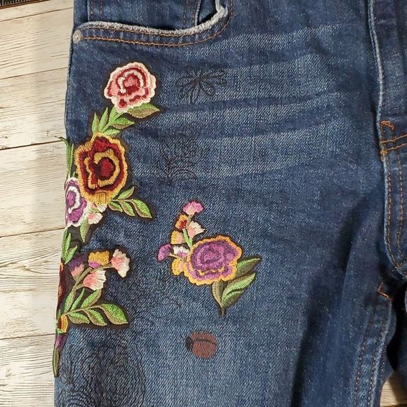Zara Premium Denim Embroidered Raw Hem Jeans Flower Floral Design 24½" Waist 26L - Picture 2 of 11